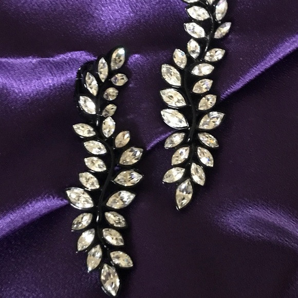 Vintage Kenneth Jay Lane black with Austrian crystal drop leaf earrings. - Picture 4 of 10